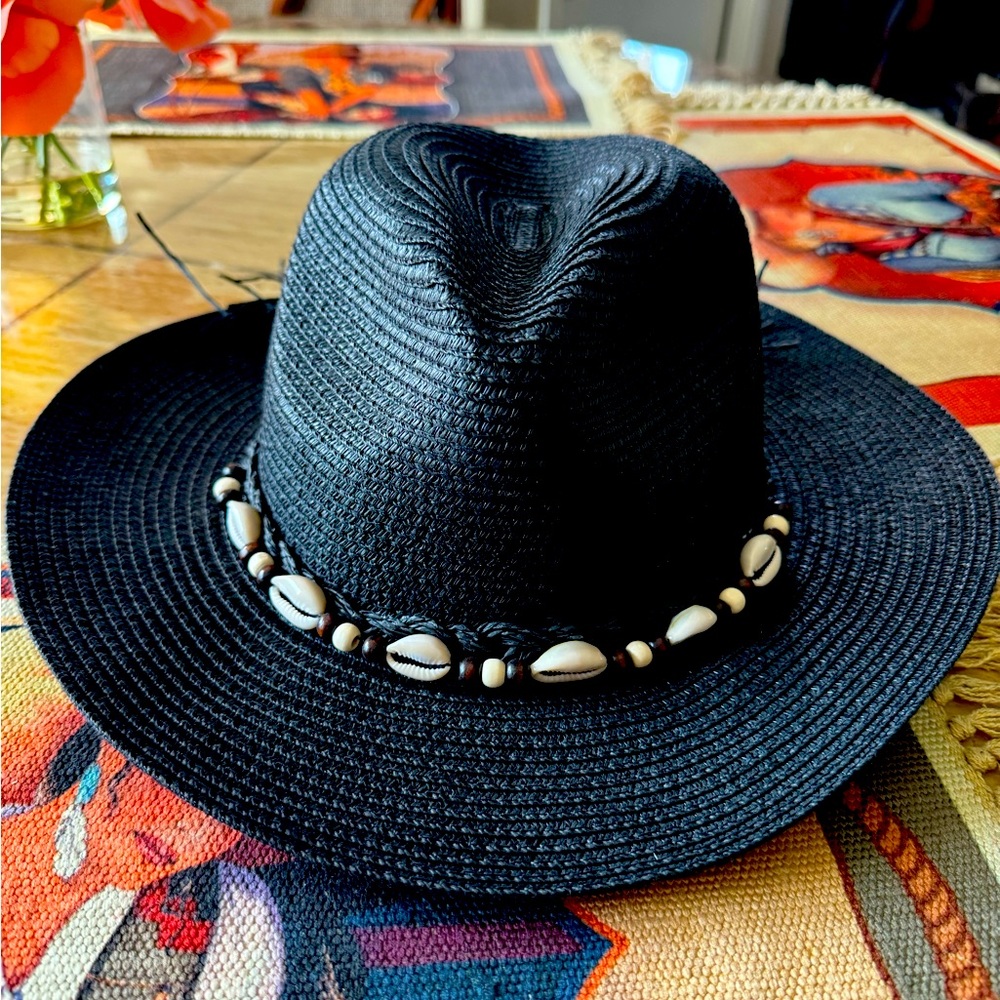 Women’s Black Straw Hat NWOT One Size